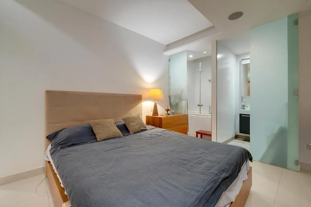 Apartment Exquisite Seafront Apart In Spinola Bay St Julians San Ġiljan