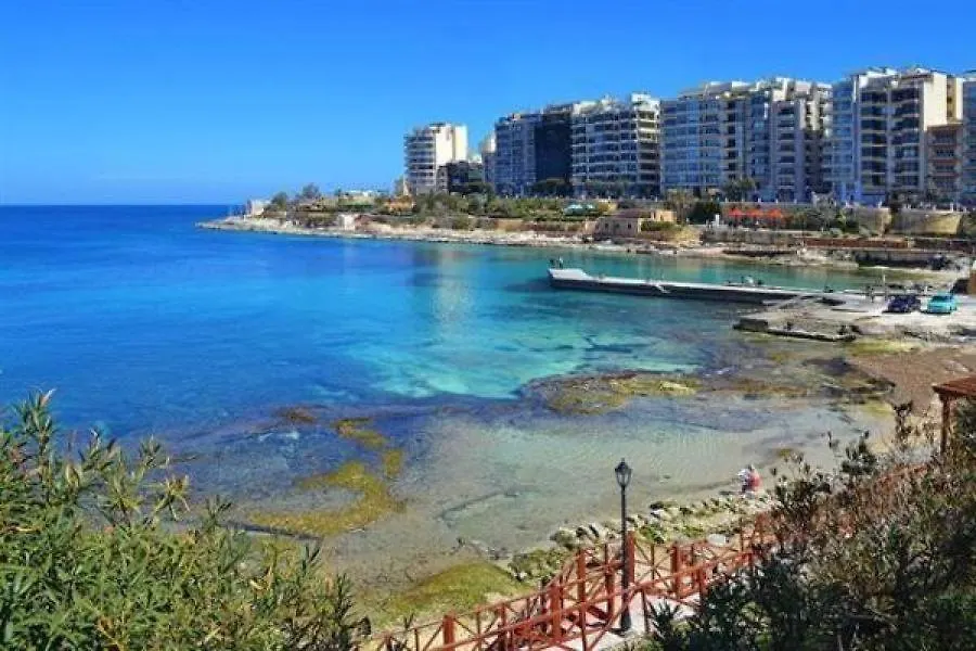 Apartment Exquisite Seafront Apart In Spinola Bay St Julians San Ġiljan