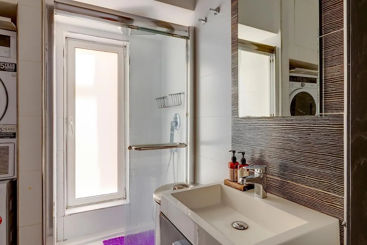Apartment Exquisite Seafront Apart In Spinola Bay St Julians San Ġiljan
